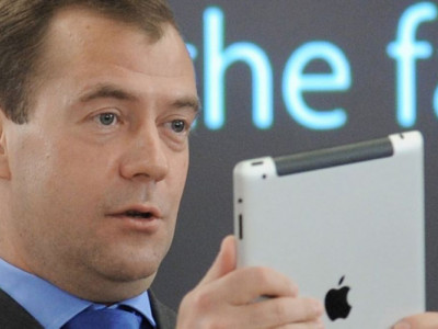 Медведевті Twitter'ді бұғаттағаны үшін сотқа берді