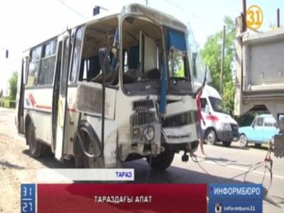 Тараздағы автобус апатынан 26 адам зардап шекті