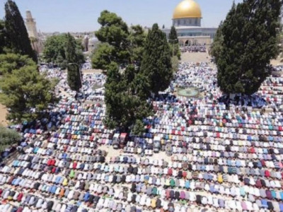 Ақса мешітіндегі жұма намазға 300 мың адам жиналды