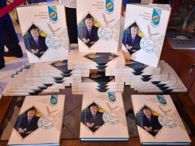 Президент туралы қос кітаптың тұсауы кесілді
