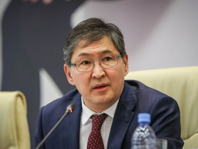 Сағадиев қазақша сөйлей алмайтын жарты миллион оқушыға тіл үйретудің жолын тапты