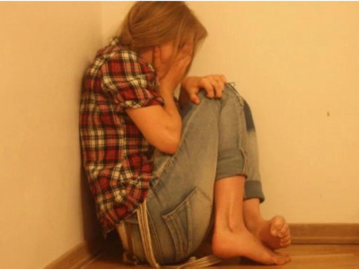 Күйеуімен ажыраспақ болған келінді таяқпен тоқтатпақ болған ене айыппұл арқалады