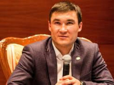 Серік Сәпиев Геннадий Головкин мен Қанат Исламның ізбасарларын атады