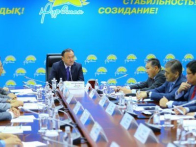 "Нұр Отан" ҰБТ тапсыра алмаған түлектерге көмектеседі