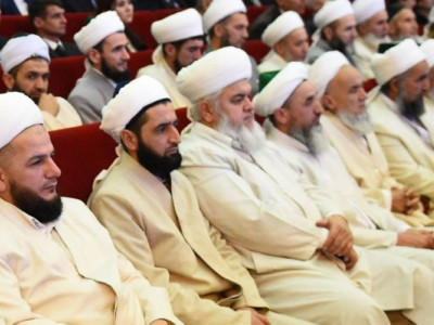 Тәжік имамдары үш елідей сақал өсіруге болатынын айтады