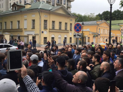 Мәскеулік мұсылмандар Мьянма елшілігі жанында наразылық акциясына жиналды