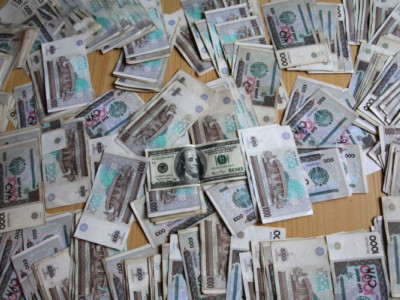 Өзбекстанда қолма-қол валюта халыққа 1 қазаннан бастап сатылады