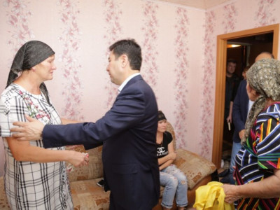 Қарағанды облысының әкімі шахтада қаза тапқандардың отбасына көңіл айтты