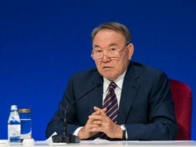 Назарбаев қазақстандықтарды смартфон қолдануды үйретуге шақырды