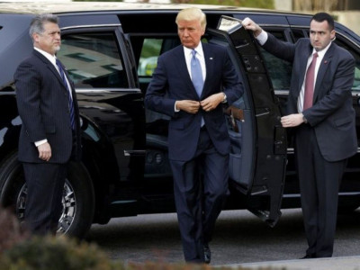 Трамптың көлігі жол апатына ұшырады
