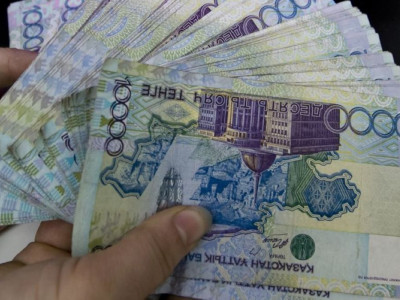 Тауып алған 5 млн теңгені иесіне қайтарған даяшының ісі көпшілікті сүйсінтті