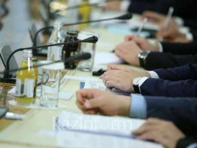 Әлеуметтік желідегі әдепсіз суреттері үшін 35 мемқызметкер жазаланды