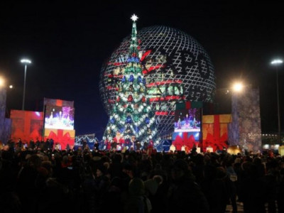 Елордада Жаңа жылдың бас шыршасы жағылды