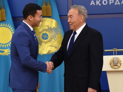 Елбасы Қанат Ислам мен Әсел Сәдуақасованы марапаттады