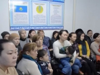 Ақтөбеде мүгедек балалардың ата-аналары наразылыққа шықты