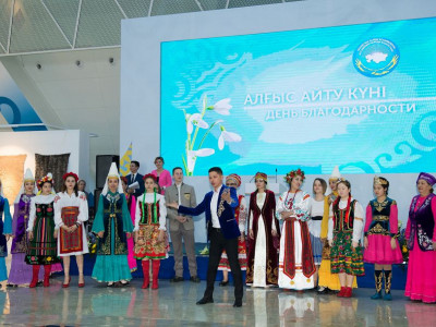 Алғыспен  ел түрленер, ұлт гүлденер