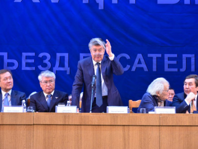 Жазушылар ойланды, жаңа төраға сайланды