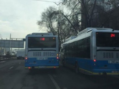 Автобусты жын қуғандай айдаған