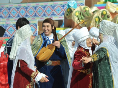 Бір жастарыңызбен!: Көрісу күнінде қандай ғұрыптар жасалады?