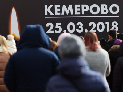 Шымкенттік такси жүргізушілері Кемероводағы өрт құрбандарына ескерткіш орнатты