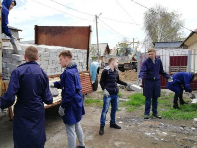 Қысылғандарға қол ұшын созды