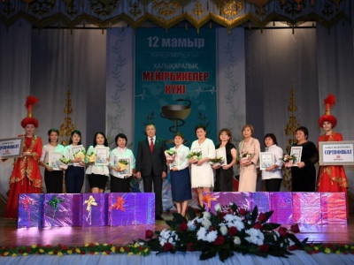 ОҚО-да мейірбикелер күніне арналған салтанатты шара өтті