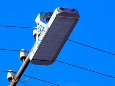 Өскемен көшелеріне Wi-Fi тарататын шамдар орнатылуда
