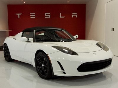 Tesla компаниясы 4 мың адамды жұмыстан қысқартады