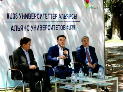 «100 жаңа оқулық» білімнің үстемдігін байқатады