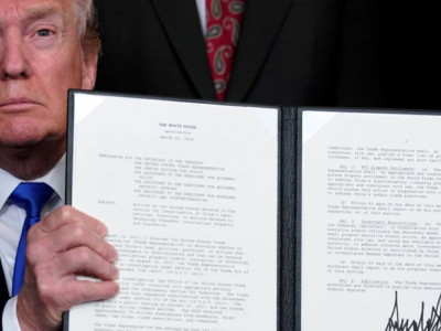 Трамптың Қытай тауарларына баж салығы жайлы жарлығы күшіне енді