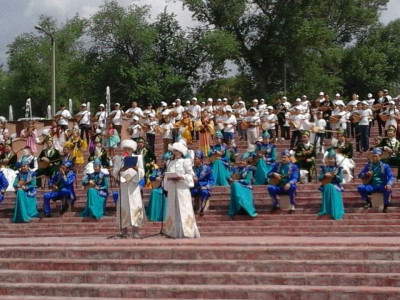 Ұлттық домбыра күнінде 500 адам күй тартты