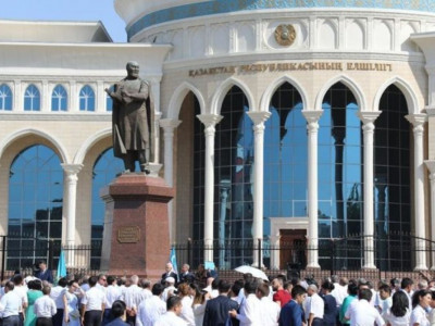 Ташкент төрінде Абайдың туған күні тойланып жатыр