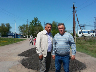 Тұрғындар тегіс жолмен жүреді
