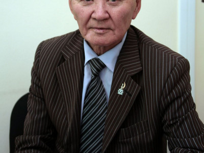 Өлеңнен маржан терген