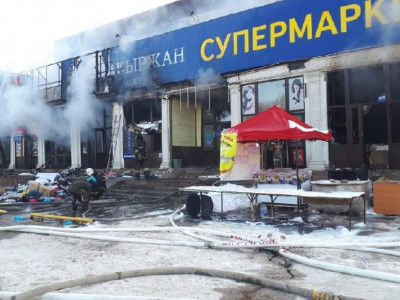 Алматының базарындағы өрт кезінде 7 дүңгіршек жанып кетті