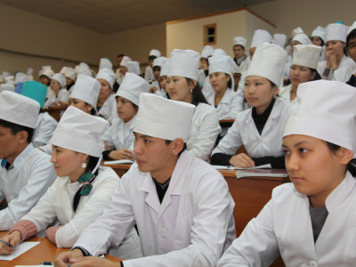 Елжан Біртанов дәрігерлердің оқу мерзімін 6 жылға дейін қысқартуды ұсынды