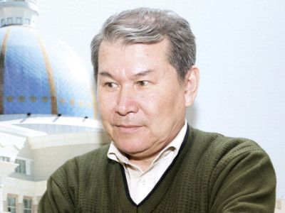 ҚУАНЫШ ЖИЕНБАЙ: БЕЛСЕНДІЛІК – КӨШЕГЕ ТУ КӨТЕРІП ШЫҒУ ЕМЕС, ҚАЛАМГЕР ҚАШАНДА ХАЛЫҚ ЖАҒЫНДА!