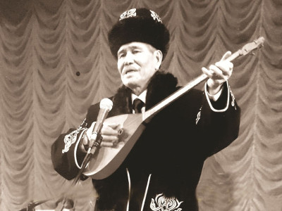 ХАЛҚЫНЫҢ СҮЙІКТІСІ –  АЯЗ АҚЫН