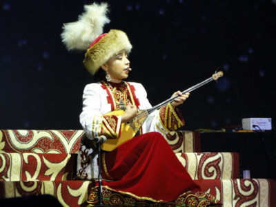 ҰЛЖАН – ӨЗБЕК ЕЛІНДЕ ӨТКЕН  ЖЫРШЫЛАР ФЕСТИВАЛІНІҢ  БАС ЖҮЛДЕСІН АЛДЫ