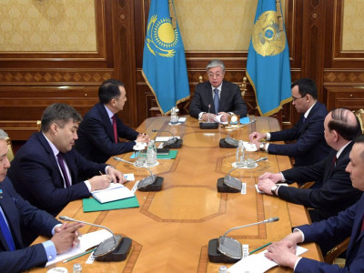 Президент партия басшыларымен кездесті