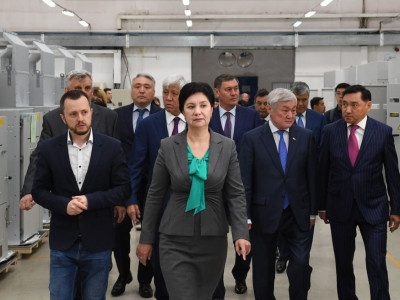 Үкімет мүшелері ел аралап жүр