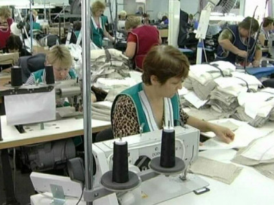 КҮНІНЕ 1200 КИІМ  ТІГЕТІН ТІГІНШІ... РОБОТ ПА, АДАМ БА?