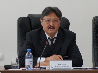 Ерден ҚАЖЫБЕК: МИНИСТРДІ ШАТАСТЫРҒАН