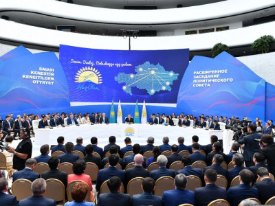Елбасының төрағалығымен «Nur Otan» партиясы Саяси кеңесінің отырысы басталды