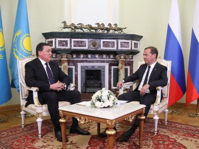 Асқар Мамин Татарстанда Дмитрий Медведевпен кездесіп, кәсіпорындарды аралады