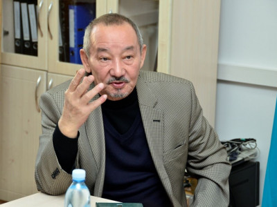 Темірхан Медетбек: Билік пен халықтың арасына алтын көпір болса