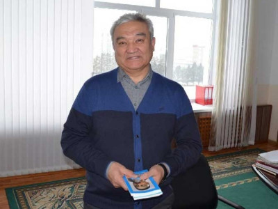 Семей әкімі қаланы велосипедпен аралауда