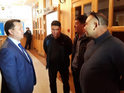 Ақтөбеде жұмысшылар көрсеткен қызметі үшін ақшаны кімнен сұрарын білмей жүр