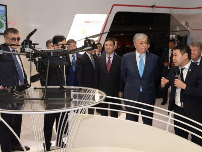 Мемлекет басшысы «Hikvision» компаниясының офисіне барды