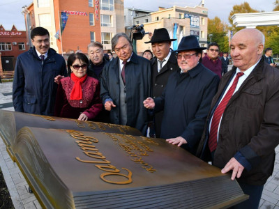 Елордадағы Абай көшесінің бойынан Қаламгерлер аллеясы ашылды